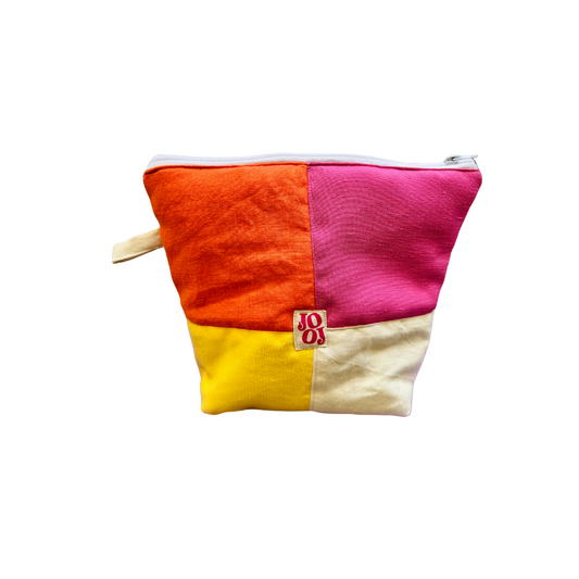 Troussass de toilettes orange, rose, jaune et écru