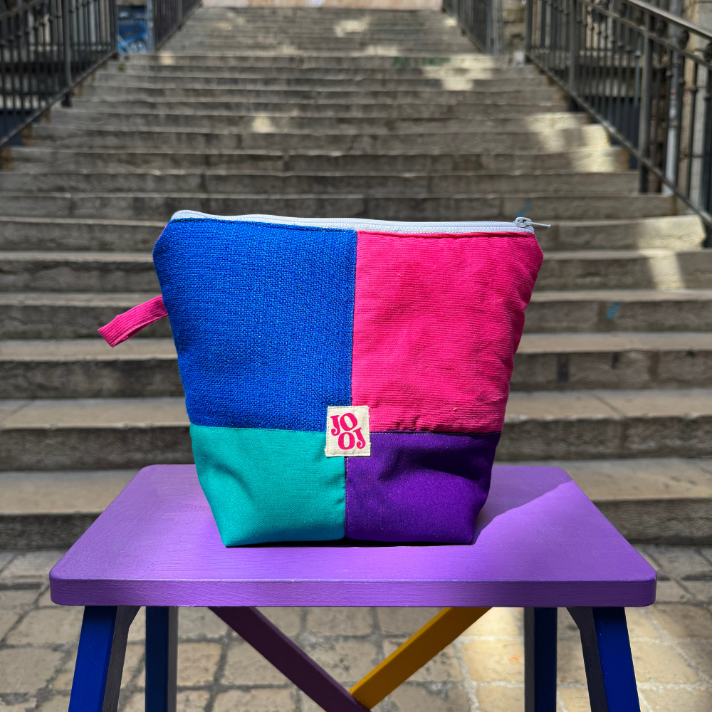 Troussass de toilettes bleu, rose, vert et mauve