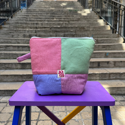 Troussass de toilettes rose, vert, lila et violet