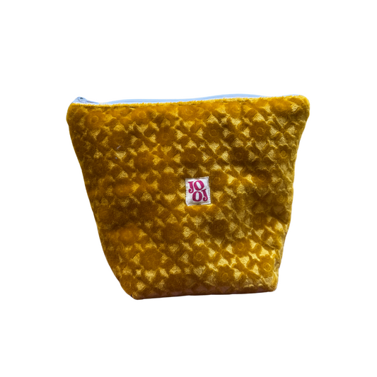 Troussass de toilette en velours jaune moutarde
