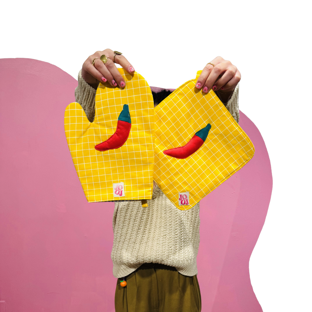 Ensemble manique + gant piment sur fond jaune à carreaux