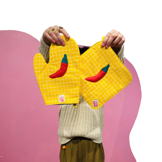 Ensemble manique + gant piment sur fond jaune à carreaux