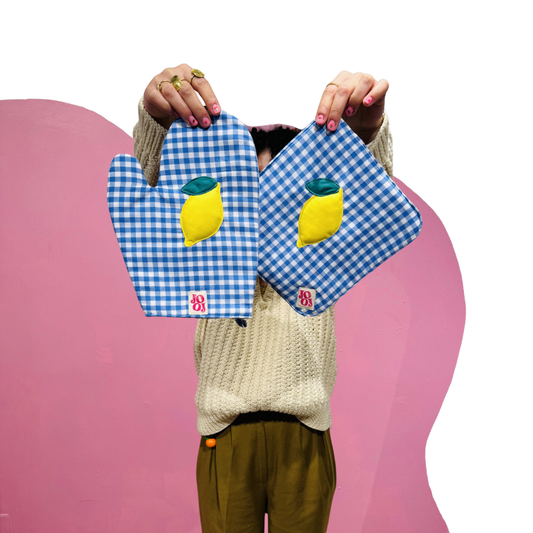 Ensemble manique + gant citron sur fond bleu vichy