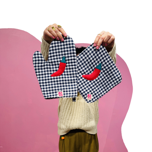 Ensemble manique + gant piment sur fond bleu marine vichy