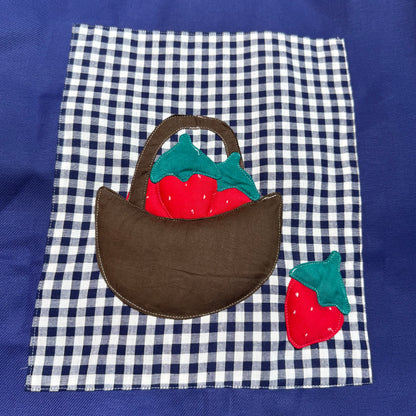 Veste bleue marine à motif vichy bleu foncé et panier de fraises 3D