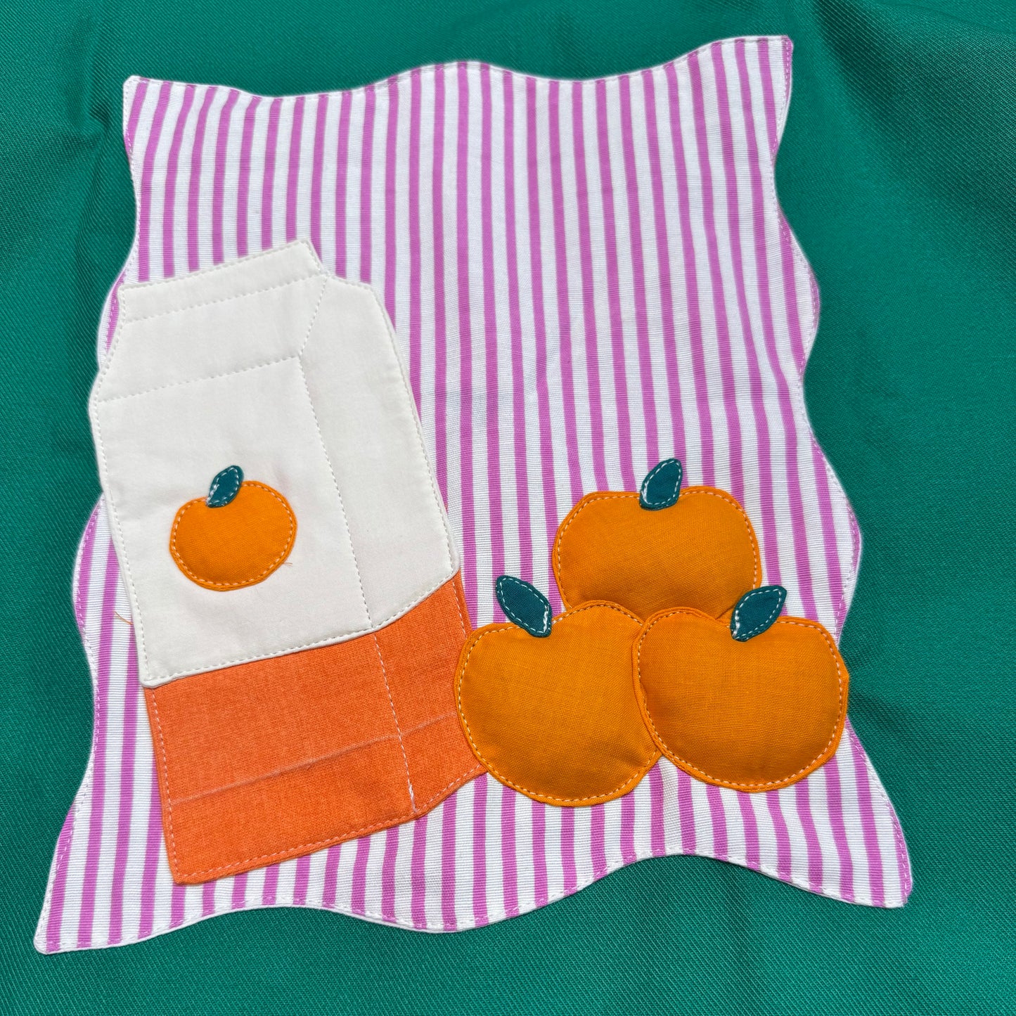 Veste verte à motif rayures roses et jus d’oranges 3D