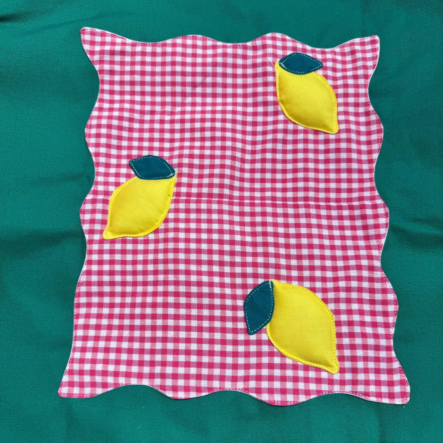 Veste verte à motif vichy rouge et citrons 3D