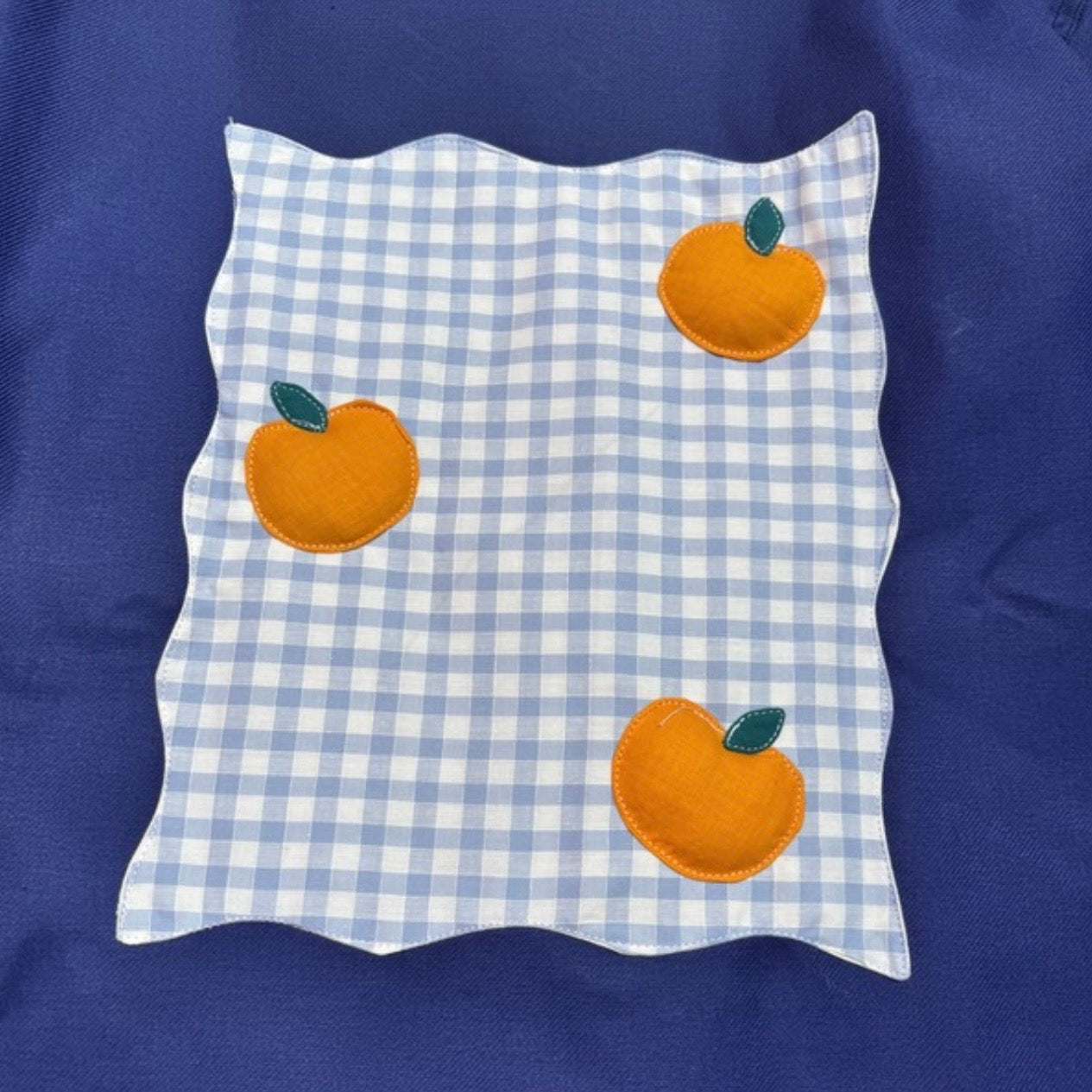 Veste bleue marine à motif vichy bleu et oranges 3D