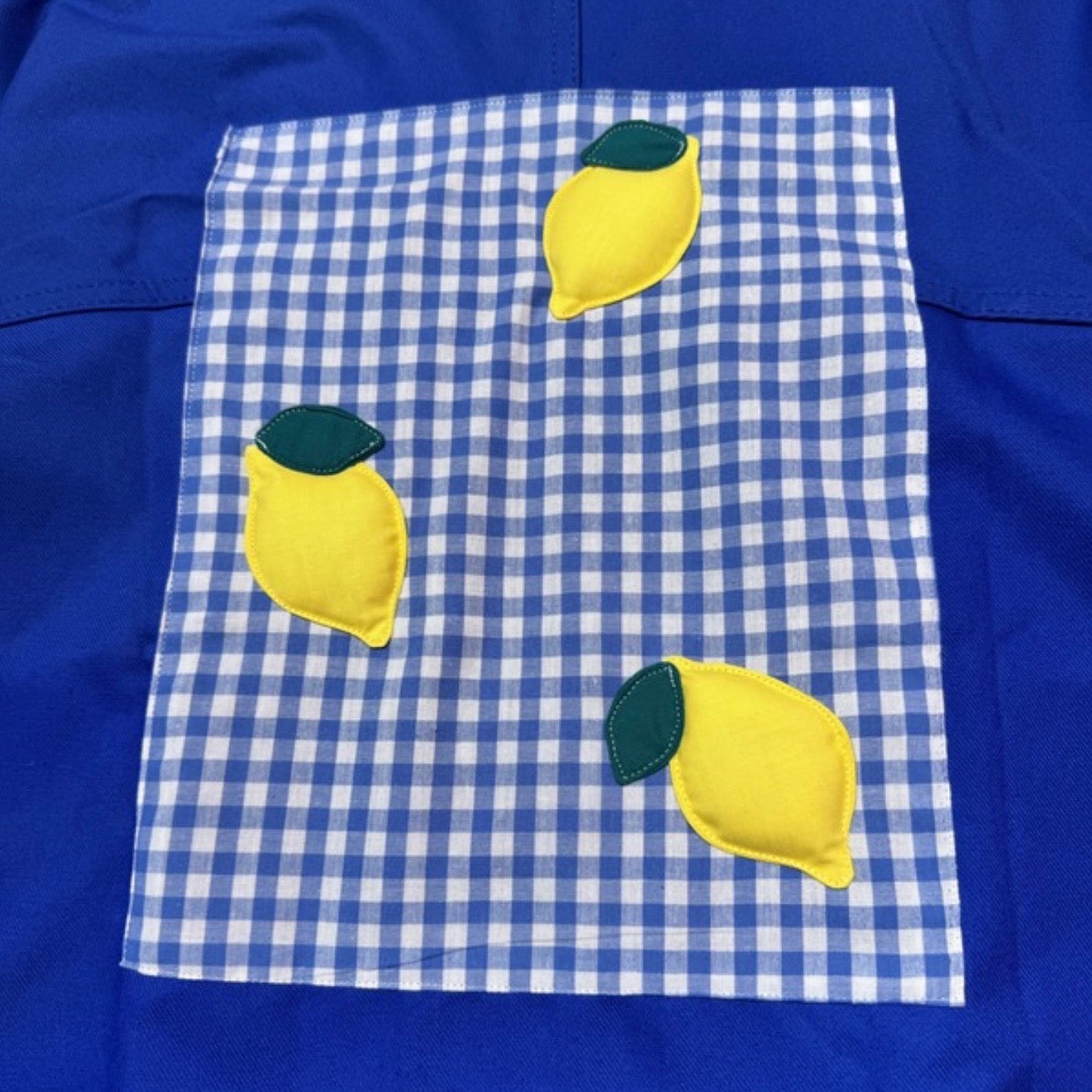 Veste bleu roi à motif vichy bleu et citrons 3D