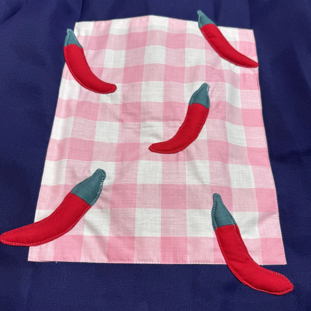 Veste bleue marine à motif vichy rose et piments 3D