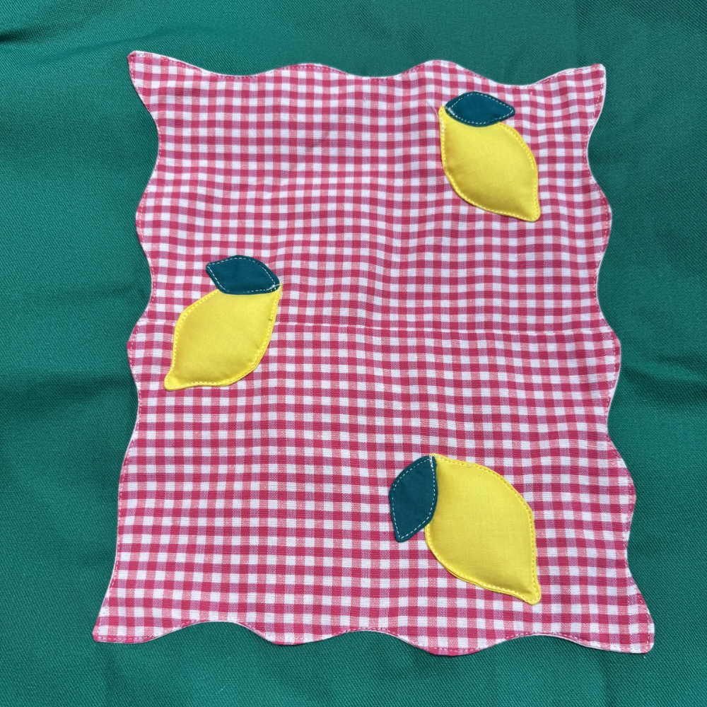 Veste verte à motif vichy rouge et citrons 3D