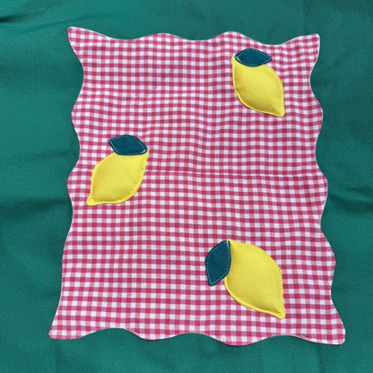 Veste verte à motif vichy rouge et citrons 3D
