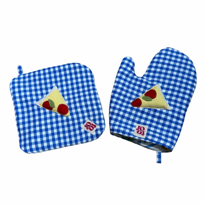 Ensemble manique + gant pizza sur fond vichy bleu (Copie)