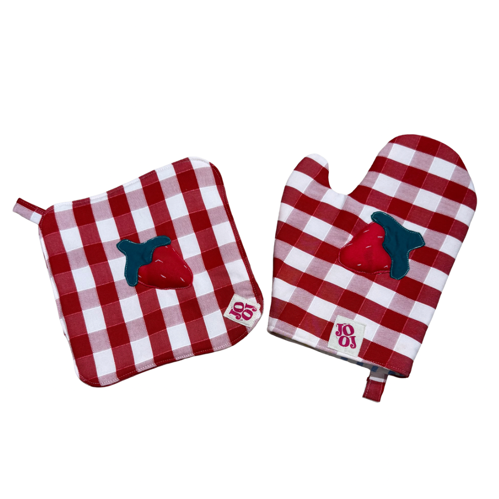 Ensemble manique + gant fraise sur fond vichy rouge